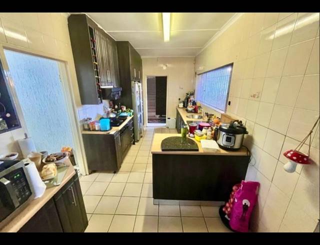 4 BEDROOM HOUSE FOR SALE IN MONDEOR